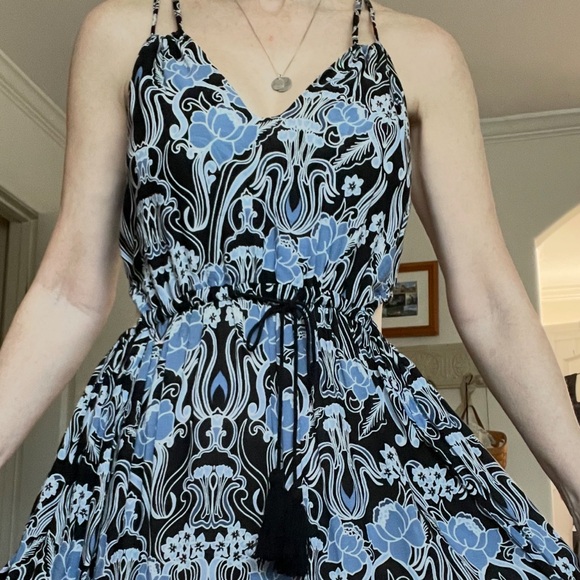 SIDE CUT OUT MAXI DRESS - Picture 1 of 8